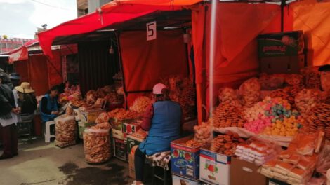 Feria por Todos Santos en la avenida 6 de Agosto