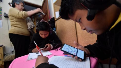 Clases virtuales por humo de incendios forestales