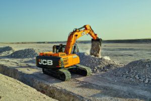 excavadora JS-305 de bajo consumo de combustible presentada por Gerona Power SVF Bolivia