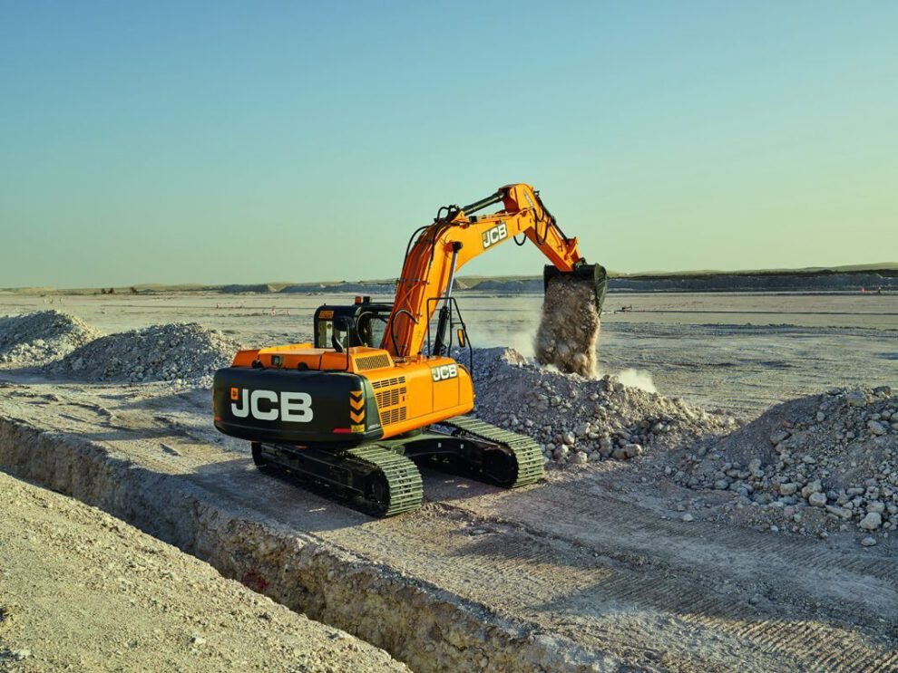 excavadora JS-305 de bajo consumo de combustible presentada por Gerona Power SVF Bolivia