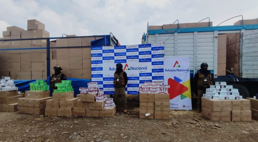 Contrabando de cigarrillos interceptado por la Aduana Nacional en El Alto