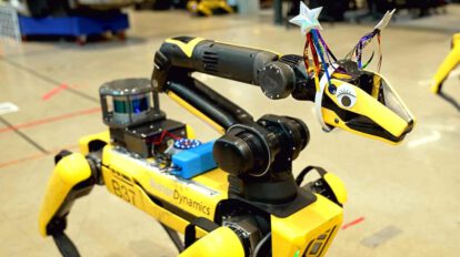 Spot robot de Boston Dynamics interactuando con inteligencia artificial