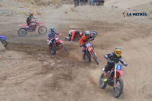 Pilotos orureños compiten en el nacional de motociclismo