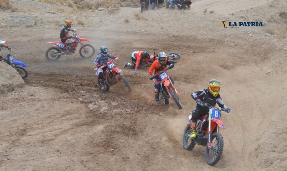Pilotos orureños compiten en el nacional de motociclismo