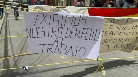 Caso de narcomineral: trabajadores de Tierra S.A. bloquean accesos a la Fiscalía