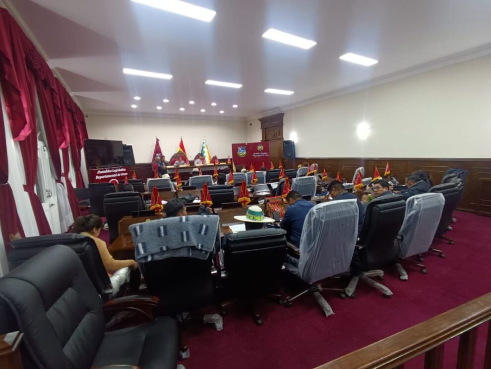 Asamblea Legislativa Departamental de Oruro otorga 48 horas para regularizar documentación