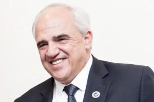 Ernesto Samper discute la política en Colombia