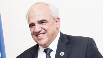 Ernesto Samper discute la política en Colombia