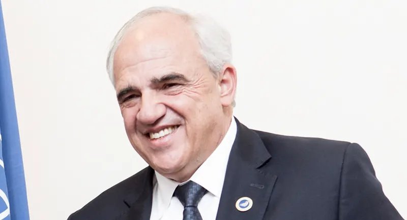 Ernesto Samper discute la política en Colombia