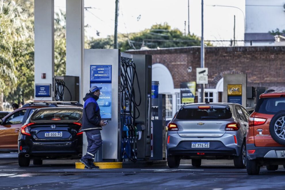 Importación de combustible en Argentina