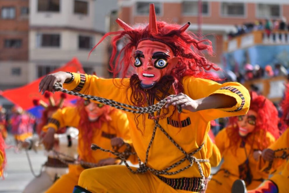 Entrada Folklórica Universitaria 2023 en Oruro