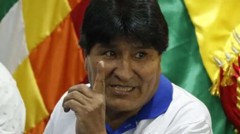 Evo Morales critica gestión de Arce