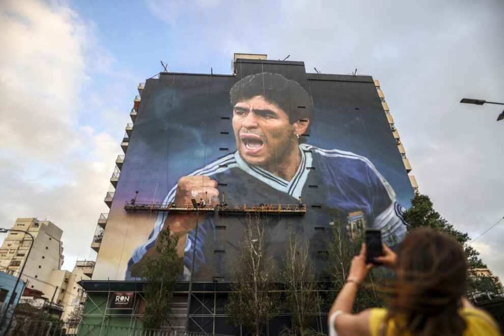 Diego Armando Maradona en su cumpleaños 63