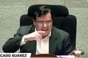 Jerges Mercado amenaza durante sesión parlamentaria