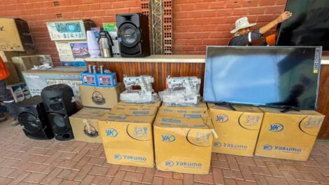 Subasta de mercancía comisada por la Aduana Nacional en Cochabamba