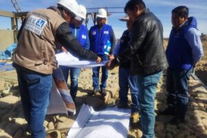 Inspección del proyecto hidropónico en Poopó para la producción de forrajes verdes