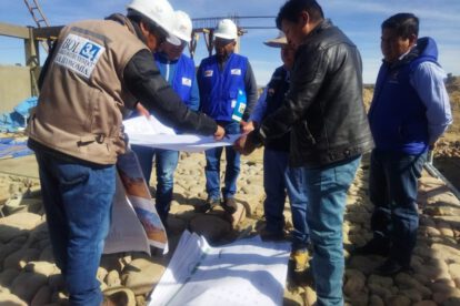 Inspección del proyecto hidropónico en Poopó para la producción de forrajes verdes