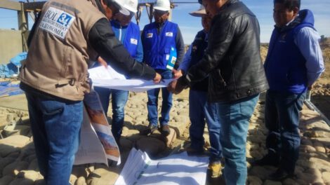 Inspección del proyecto hidropónico en Poopó para la producción de forrajes verdes