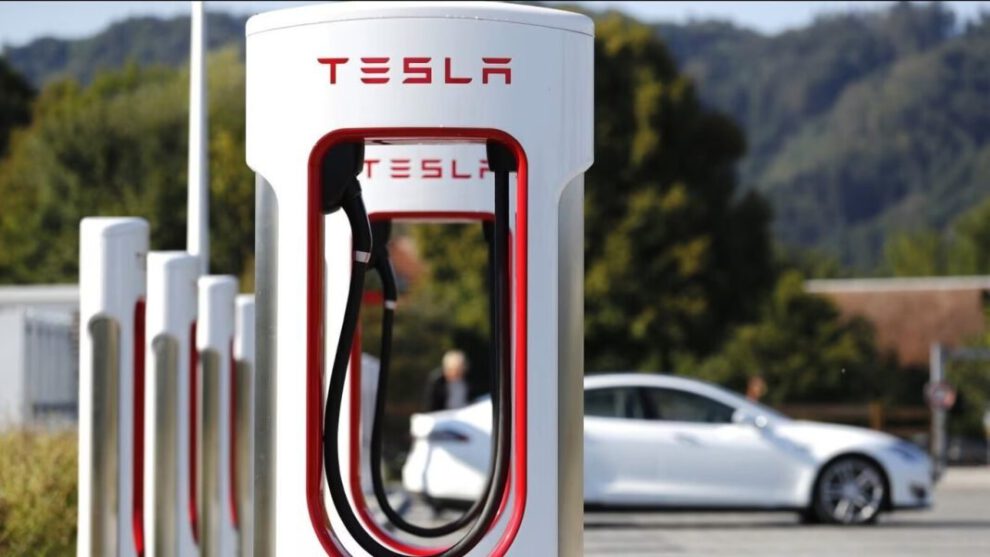 Estación de recarga de Tesla en Dietikon