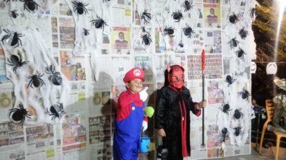 Familias orureñas disfrutan de Halloween en el stand de fotos