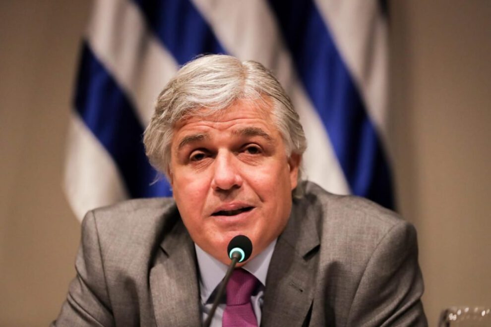 Renuncia del canciller de Uruguay, Francisco Bustillo