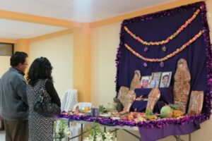 La tradición del armado de mesas se mantiene en Oruro