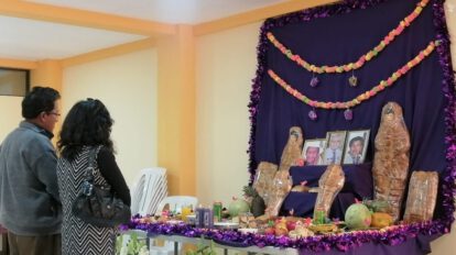 La tradición del armado de mesas se mantiene en Oruro