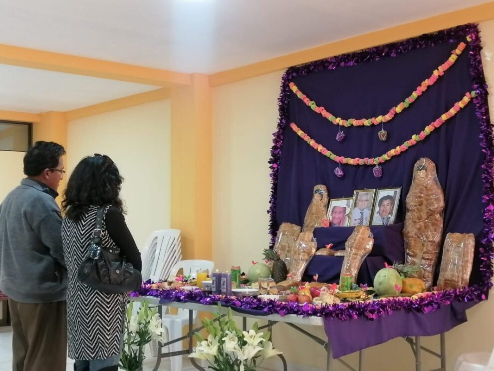 La tradición del armado de mesas se mantiene en Oruro