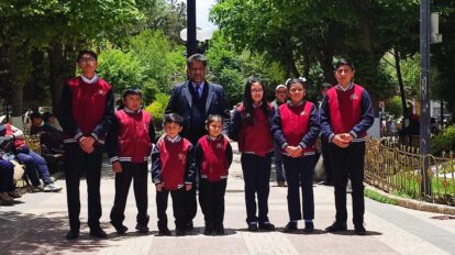 Homenaje poético a Oruro realizado por niños y jóvenes declamadores
