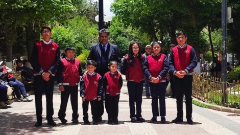 Homenaje poético a Oruro realizado por niños y jóvenes declamadores