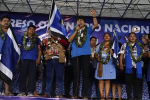 Evismo y TSE discuten sobre legalidad y congreso