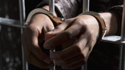 Condenan a hombre que violó a sus propias hijas