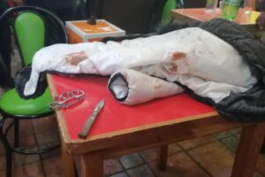 Arrestan a hombre con antecedentes por asesinato en bar clandestino de La Paz