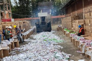 Destrucción de cigarrillos ilegales en Santa Cruz