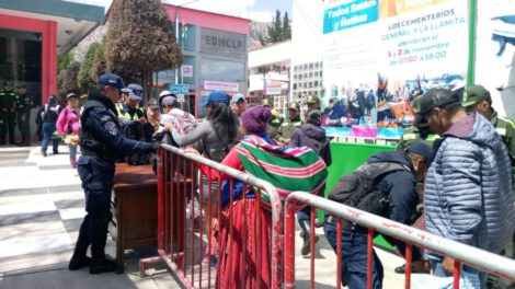 Fiscalización en el Cementerio La Llamita durante la festividad de Todos Santos