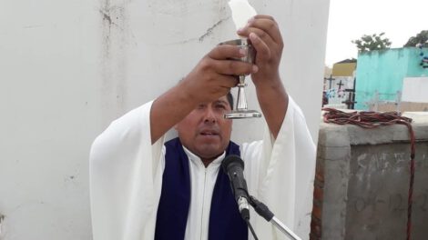 Párroco prófugo acusado de violación en Oruro