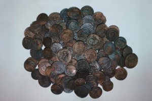 Hallazgo de monedas de bronce del siglo IV en aguas italianas