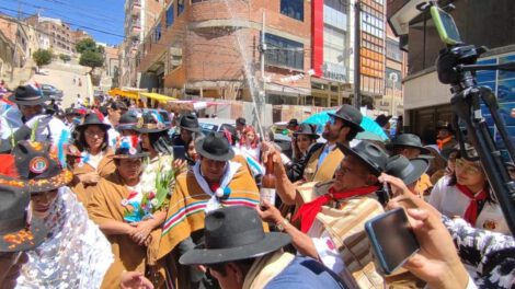 Convite del Carnaval de Oruro que une a dos instituciones centenarias