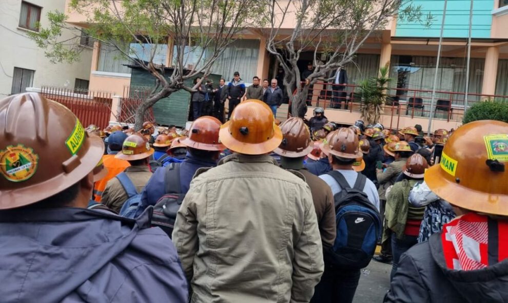 Mineros cooperativistas protestan por restricciones en el Parque Madidi