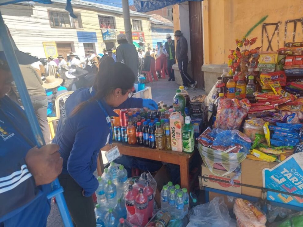 Descubren productos vencidos durante operativo en el Primer Convite