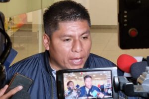 Leonardo Loza niega acusaciones de pactos políticos