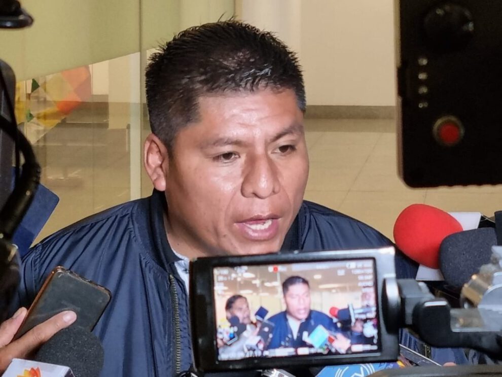 Leonardo Loza niega acusaciones de pactos políticos