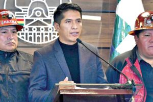 Andrónico Rodríguez desmiente pacto y defiende debate sobre agenda opositora en el Senado
