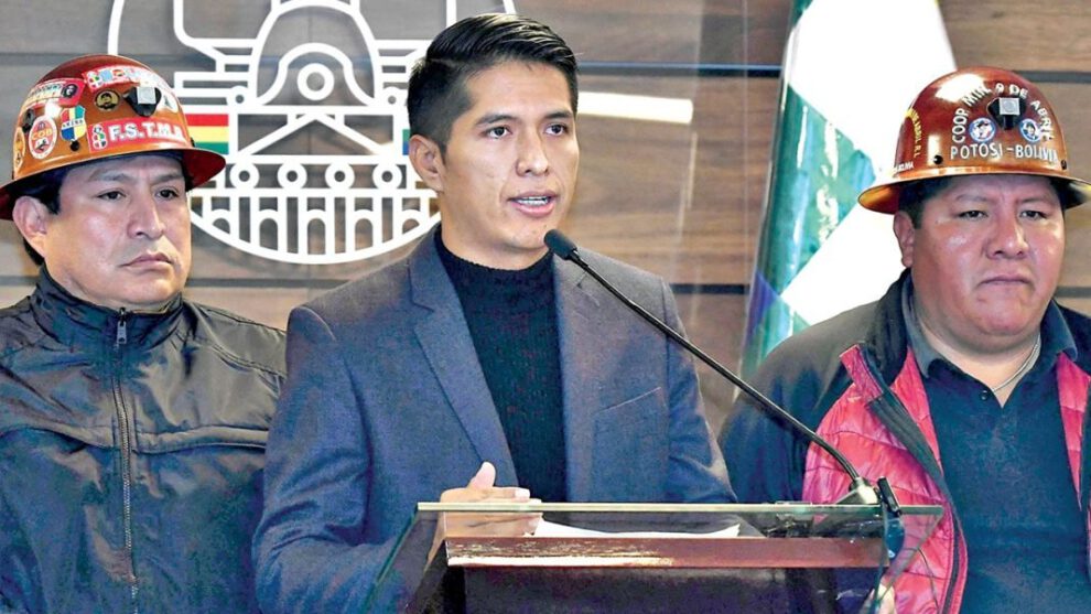 Andrónico Rodríguez desmiente pacto y defiende debate sobre agenda opositora en el Senado