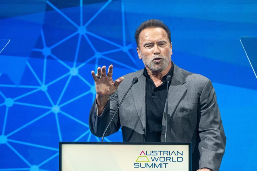 Arnold Schwarzenegger lucha contra el antisemitismo