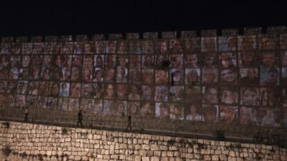 Ceremonia en el Muro de las Lamentaciones honra a las víctimas del ataque de Hamás