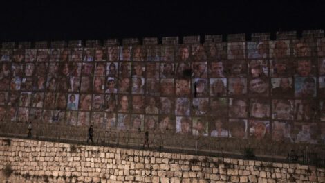 Ceremonia en el Muro de las Lamentaciones honra a las víctimas del ataque de Hamás