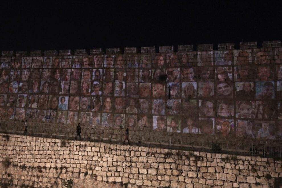 Ceremonia en el Muro de las Lamentaciones honra a las víctimas del ataque de Hamás