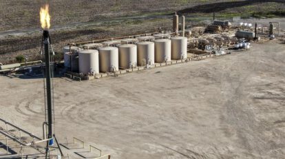 Informe sobre producción mundial de combustibles fósiles y su impacto en el calentamiento global