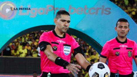 Árbitros ecuatorianos dirigen el partido Bolivia-Perú